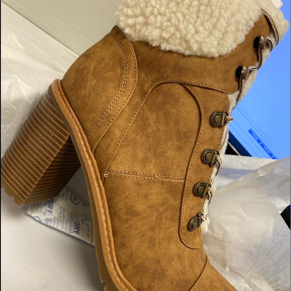 BRAND NEW COMBAT BOOT (Nine West)